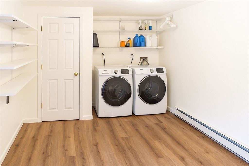Interior, Washer, Wood Texture Flooring