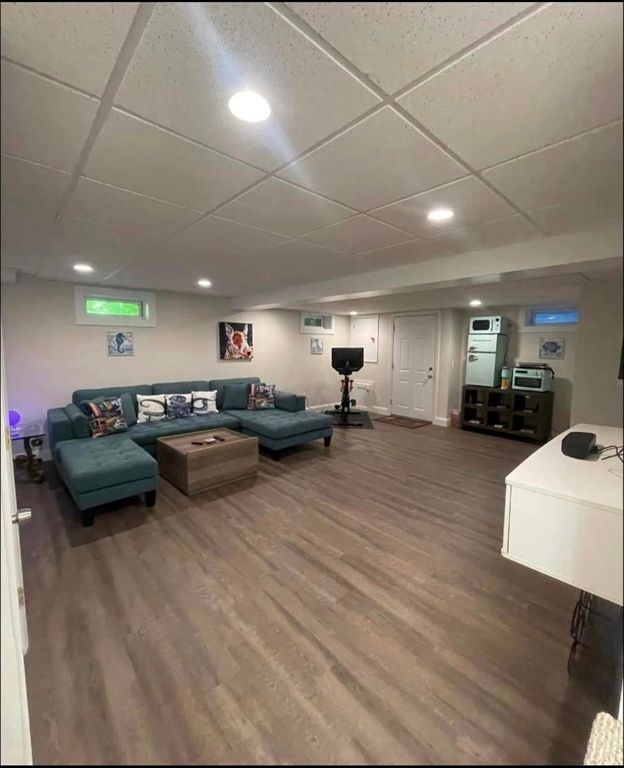 Fitness Equipment, Interior, Living room, Recessed Lighting, Wood Texture Flooring