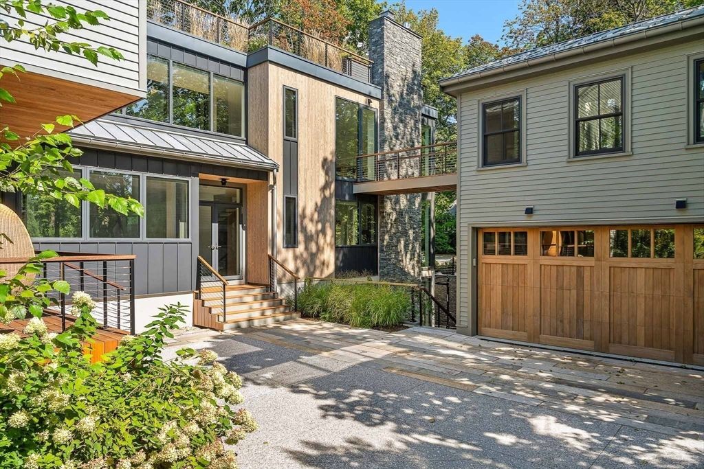 Attached, Exterior, Facade, Modern