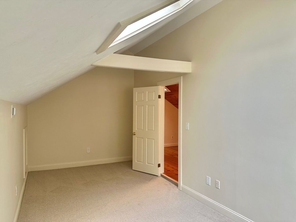 Empty room, Interior