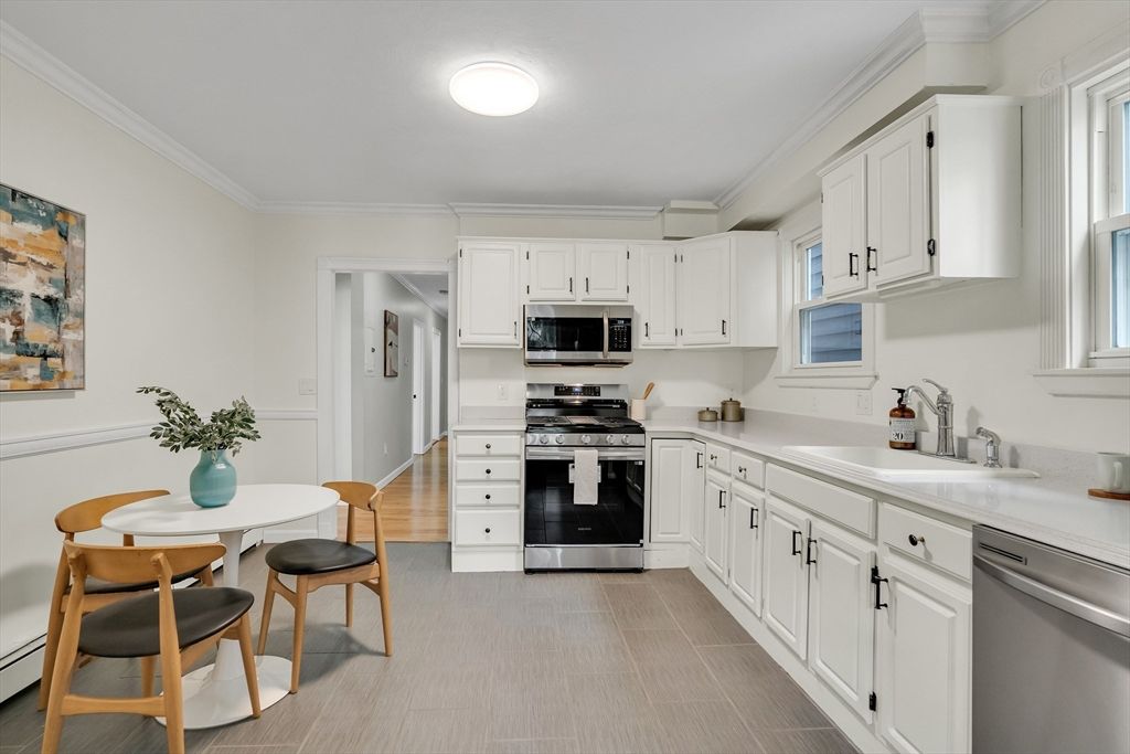 Dining room, Interior, Kitchen, Stainless Steel Appliances, Wood Texture Flooring