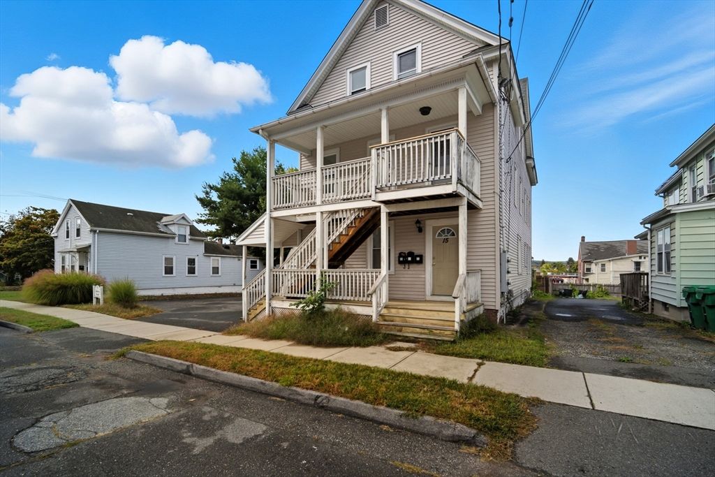 Exterior, Facade, Queen Anne Victorian