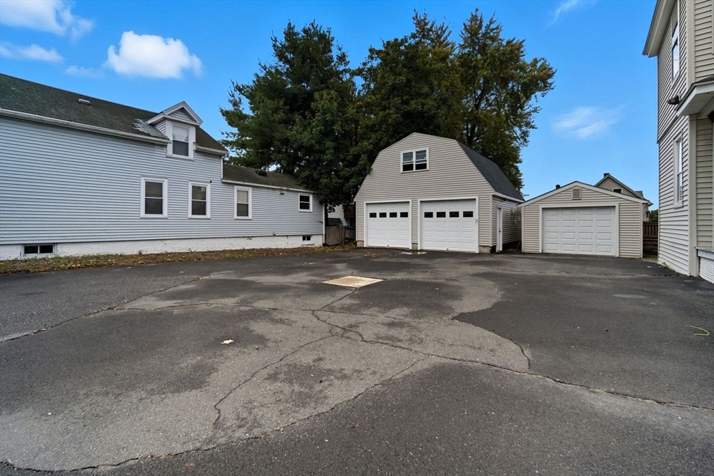 Detached Garage, Exterior