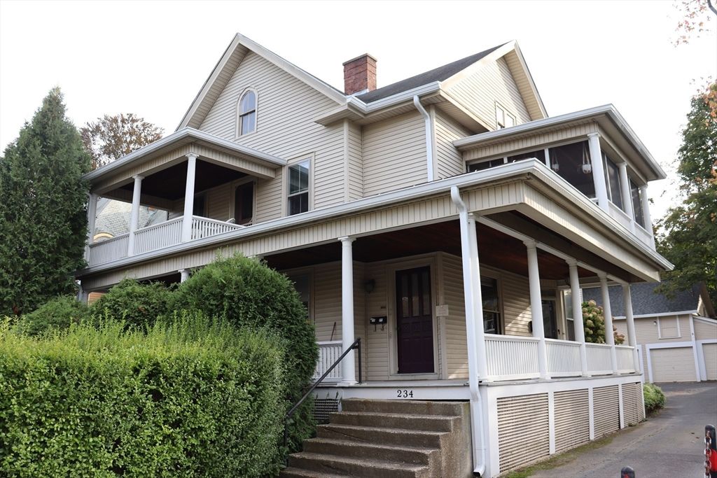 Exterior, Facade, Queen Anne Victorian