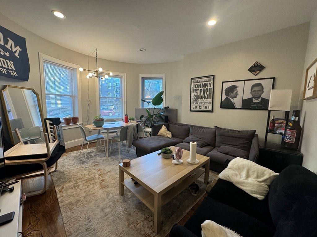 Dining room, Interior, Living room, Pendant Lights, Recessed Lighting