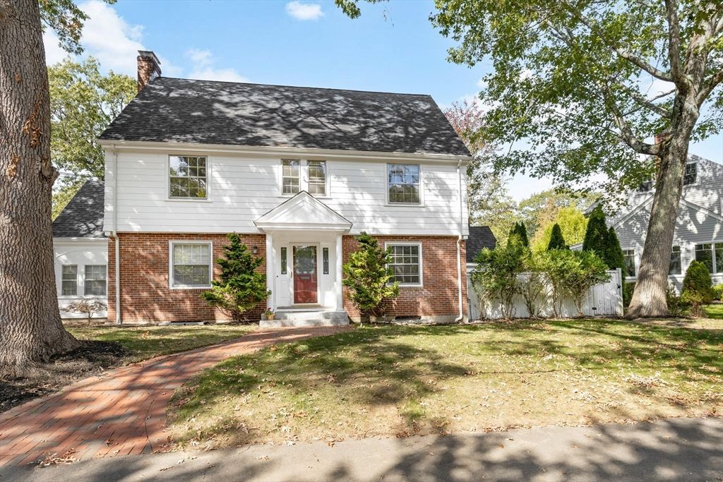 Exterior, Facade, Brick Facade, Georgian