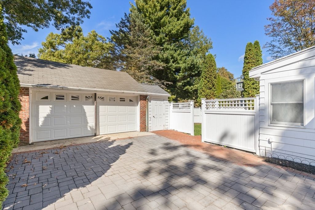 Detached Garage, Exterior