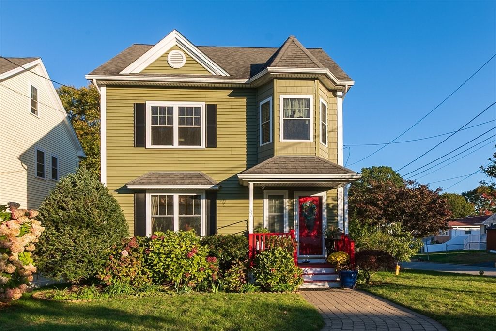Exterior, Facade, Queen Anne Victorian