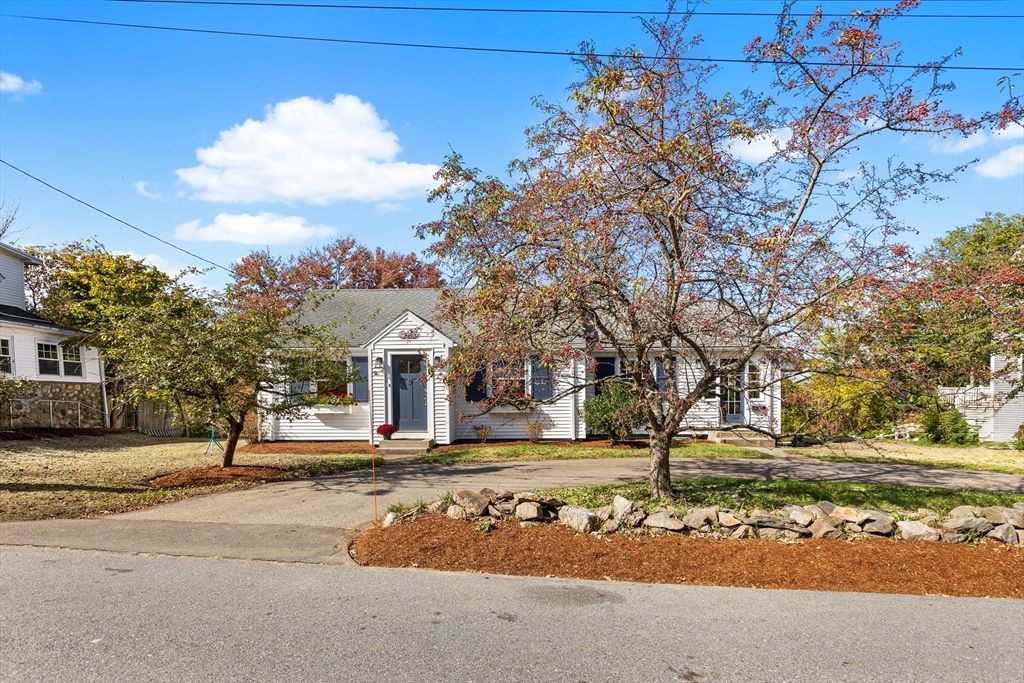 Backyard, Exterior, Facade, Cape Cod