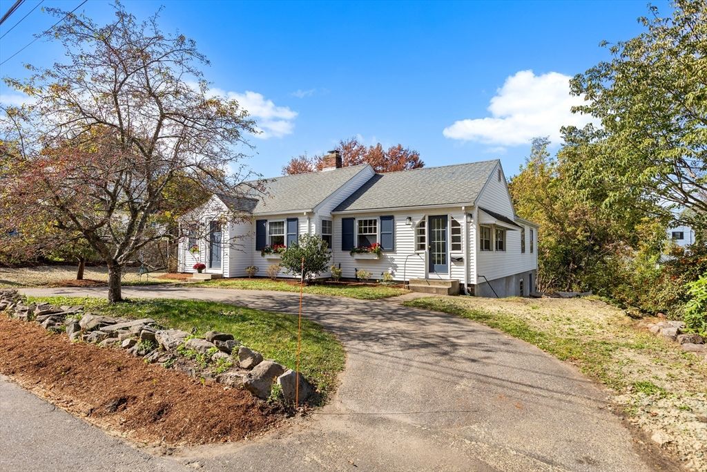 Backyard, Exterior, Facade, Cape Cod