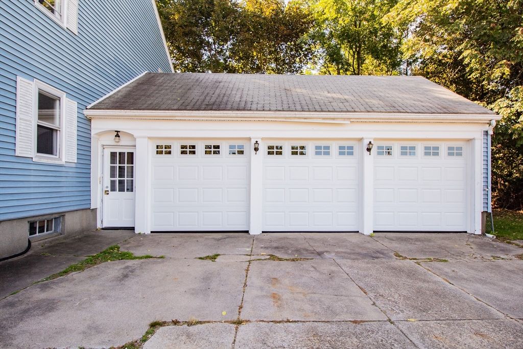 Detached Garage, Exterior