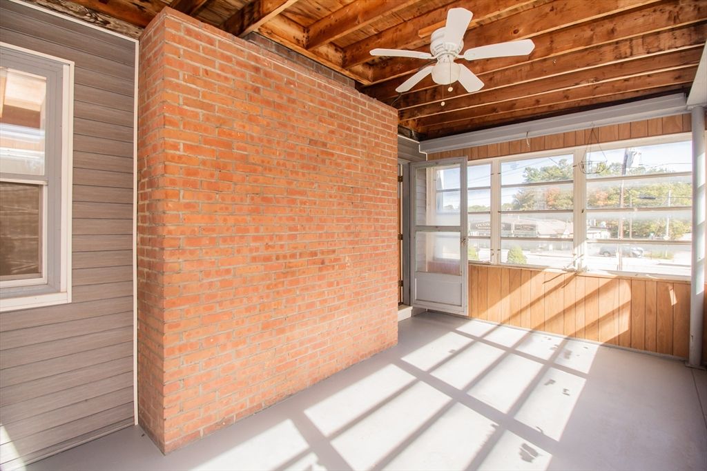 Empty room, Interior, Stone Walls, Wooden Beams