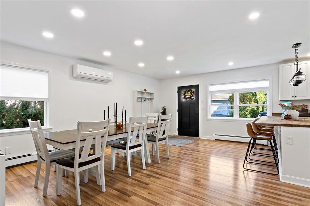 Dining room, Interior, Pendant Lights, Recessed Lighting, Wood Texture Flooring