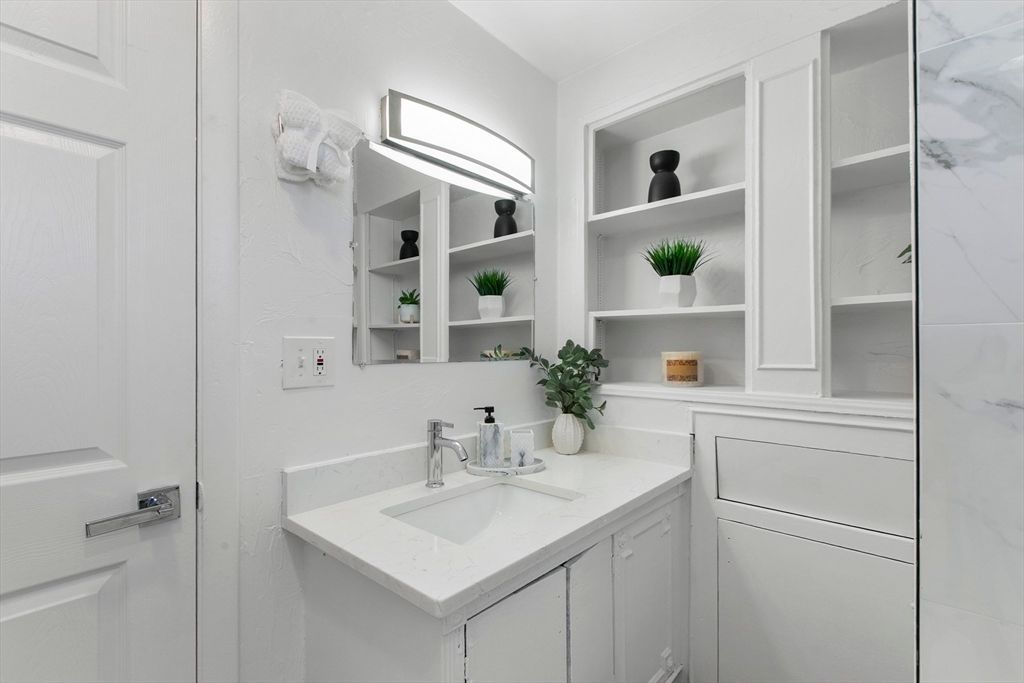 Bathroom, Interior, Marble Walls