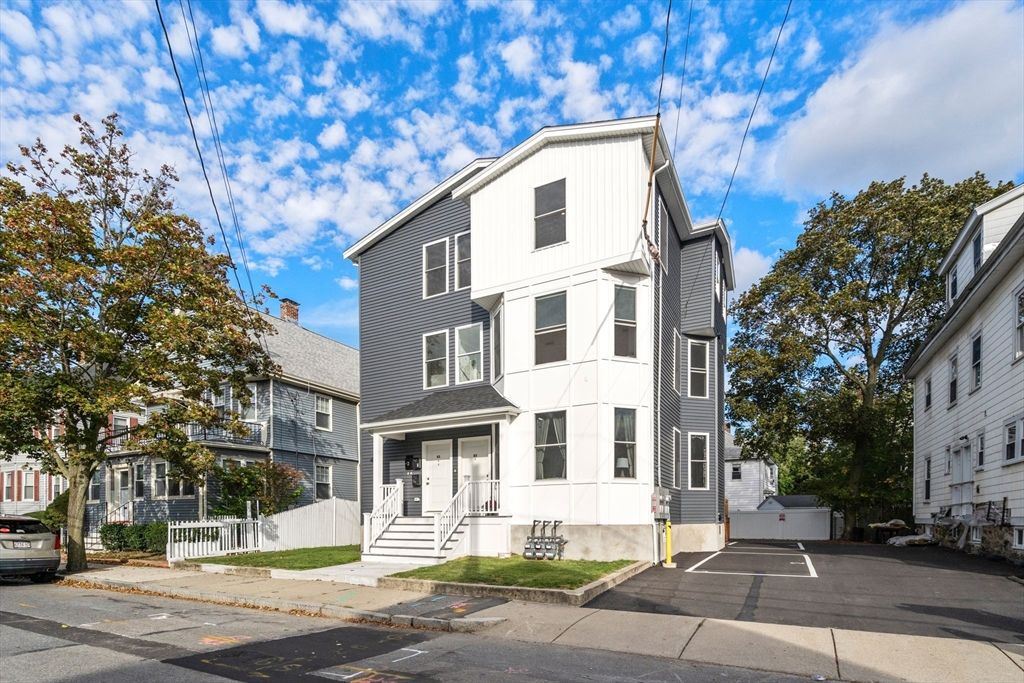 Exterior, Facade, Queen Anne Victorian