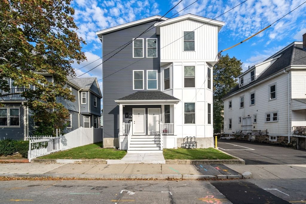 Exterior, Facade, Queen Anne Victorian