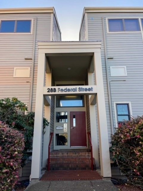 Exterior, Facade, Rowhouse