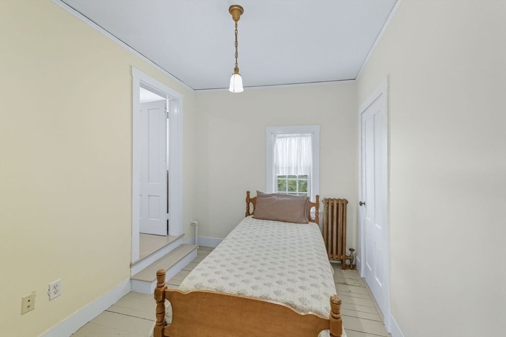 Bedroom, Interior, Pendant Lights, Wood Texture Flooring