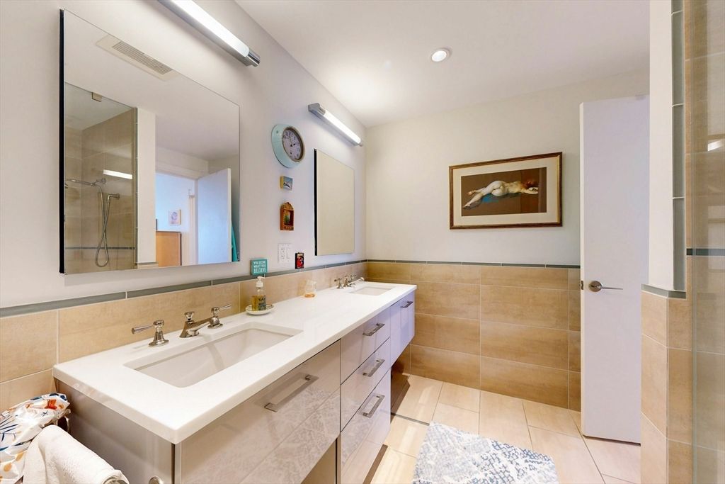 Bathroom, Dual Sink Vanities, Interior, Recessed Lighting
