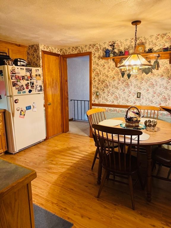 Dining room, Interior, Kitchen, Pendant Lights, Wood Texture Flooring