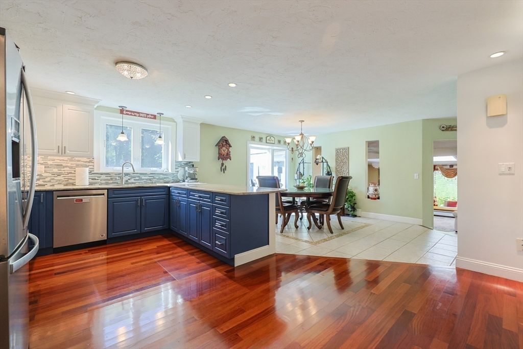 Chandelier, Dining room, Interior, Kitchen, Recessed Lighting, Wood Texture Flooring
