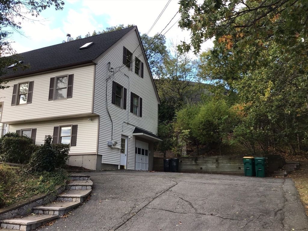 Attached, Exterior, Facade, Rowhouse