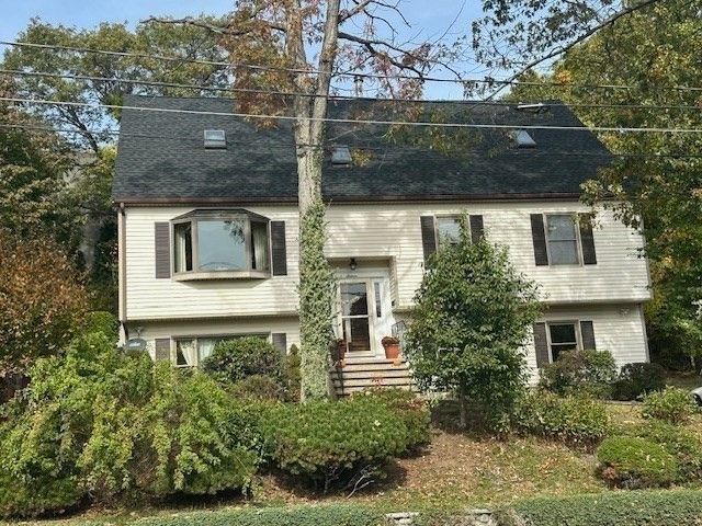 Exterior, Facade, Raised Ranch