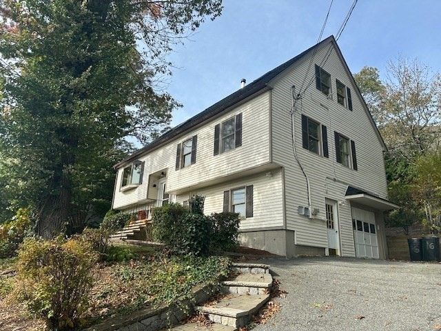 Attached, Exterior, Facade, Rowhouse