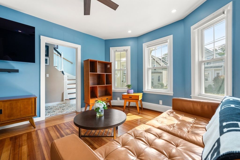 Interior, Living room, Recessed Lighting, Wood Texture Flooring