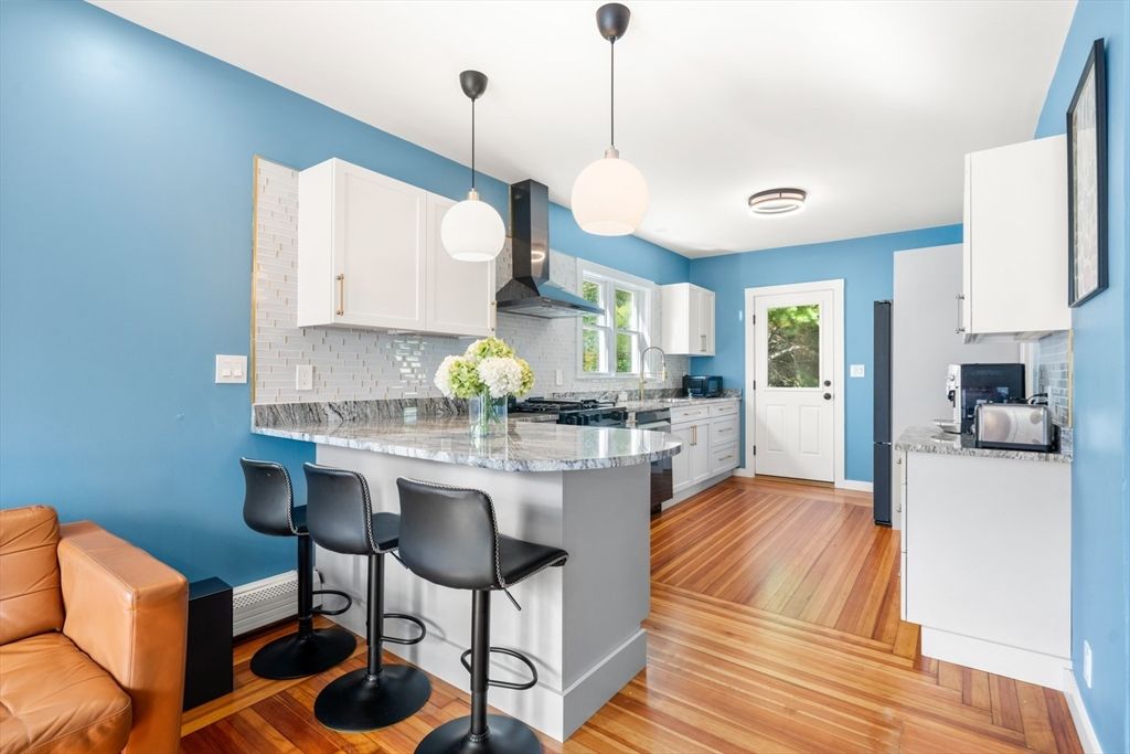 Interior, Kitchen, Pendant Lights, Wood Texture Flooring