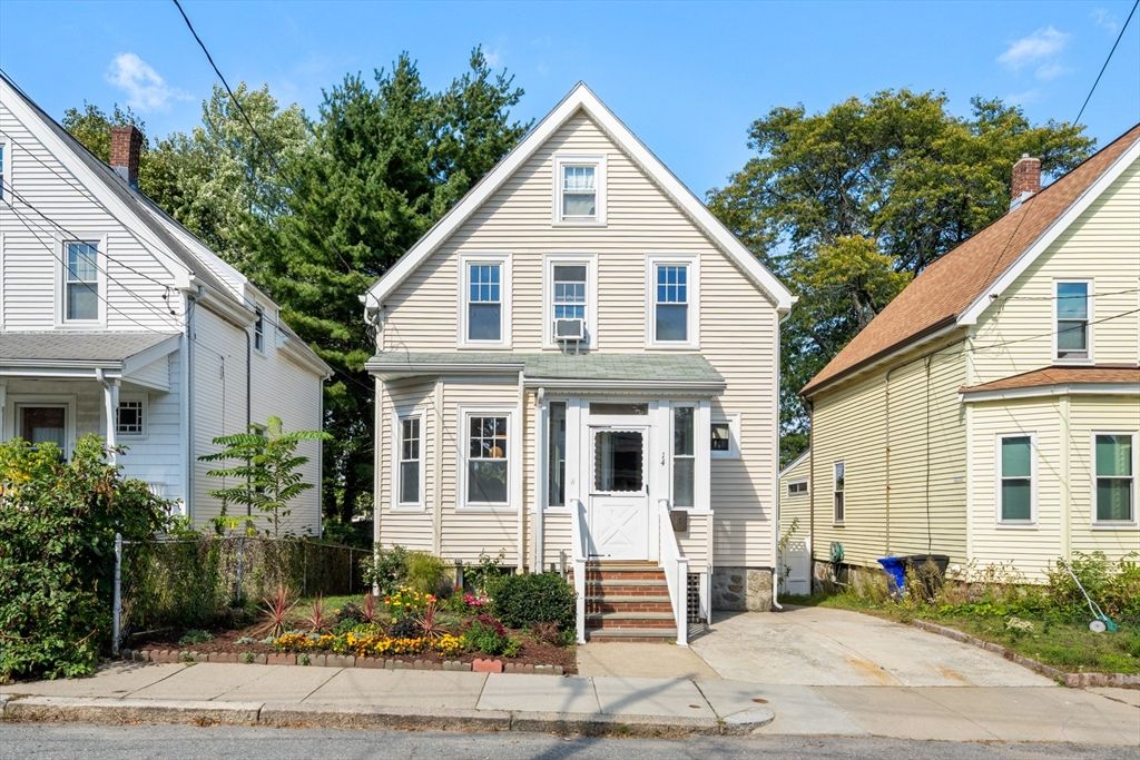 Exterior, Facade, Queen Anne Victorian