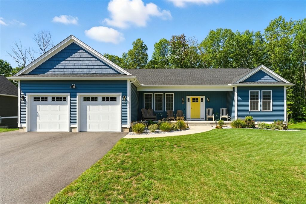 Attached, Exterior, Facade, Ranch