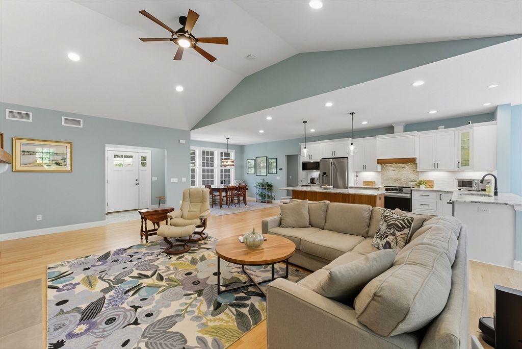 Dining room, Interior, Kitchen, Living room, Pendant Lights, Recessed Lighting, Wood Texture Flooring