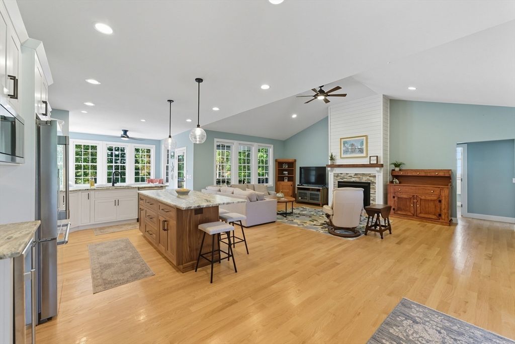 Fireplace, Interior, Living room, Pendant Lights, Recessed Lighting, Wood Texture Flooring