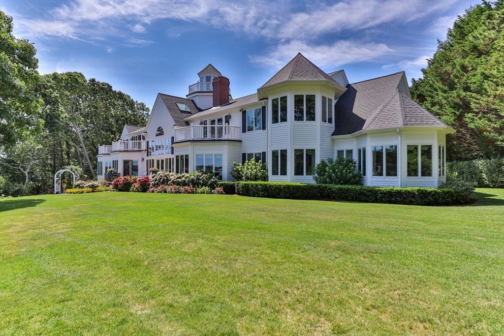Backyard, Exterior, Facade, Queen Anne Victorian