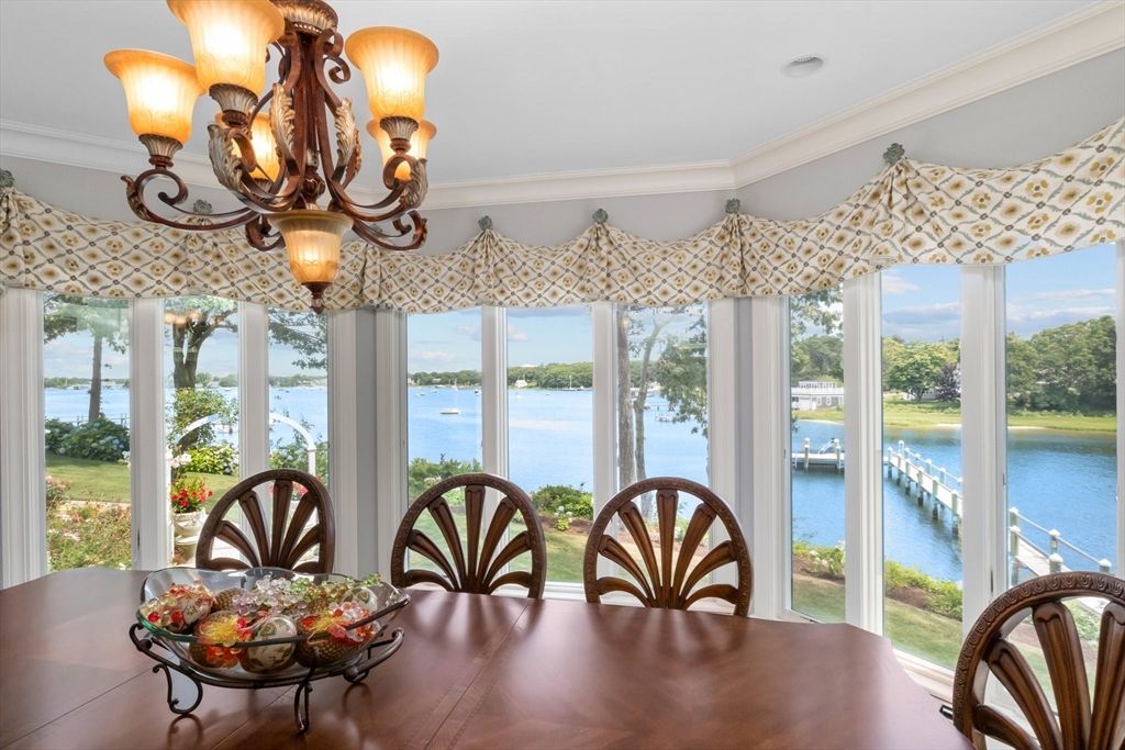 Chandelier, Dining room, Interior, Recessed Lighting, Water