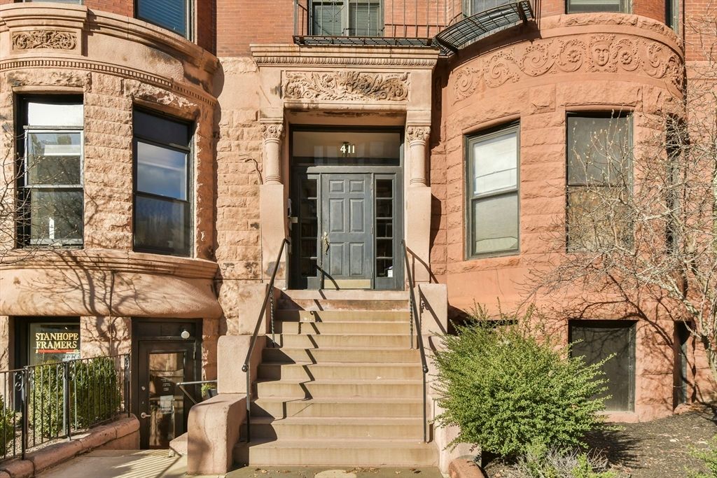 Exterior, Facade, Brownstone