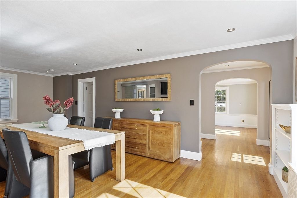 Dining room, Interior, Recessed Lighting, Wood Texture Flooring