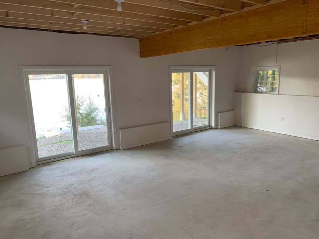 Empty room, Interior, Wooden Beams, Wooden Ceilings