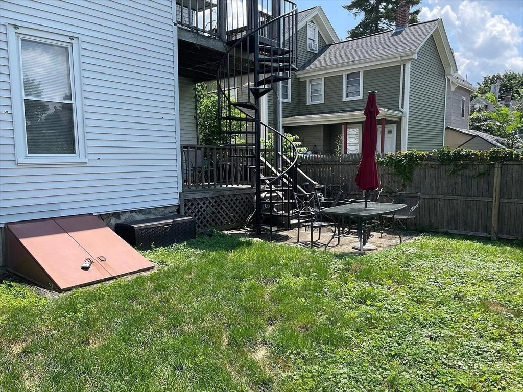Backyard, Exterior