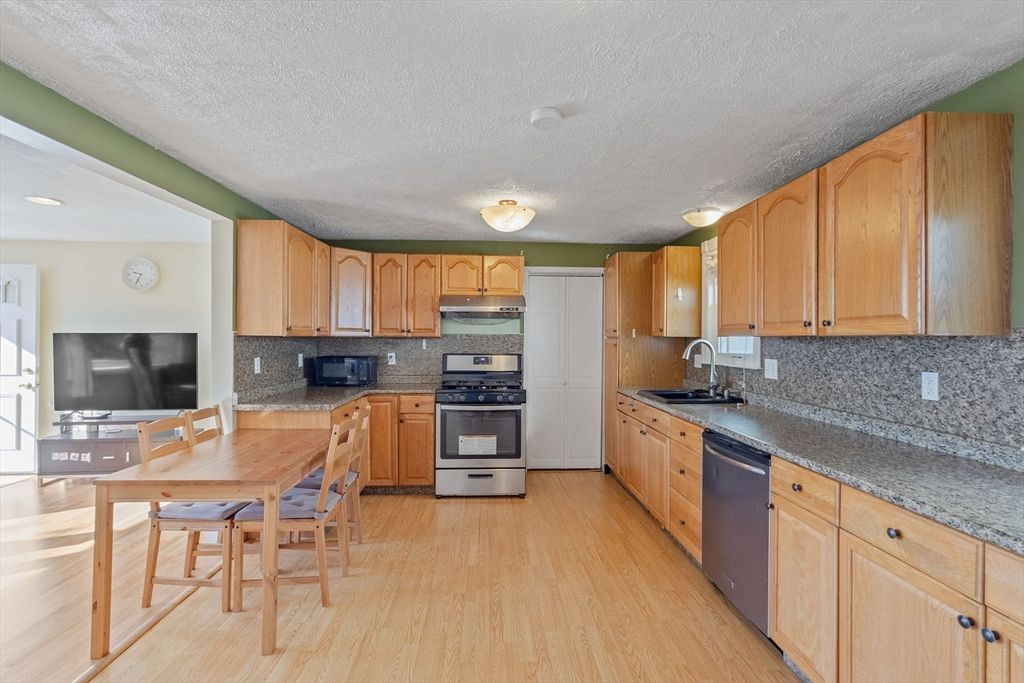 Dining room, Interior, Kitchen, Recessed Lighting, Wood Texture Flooring