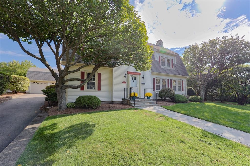 Exterior, Facade, Cape Cod