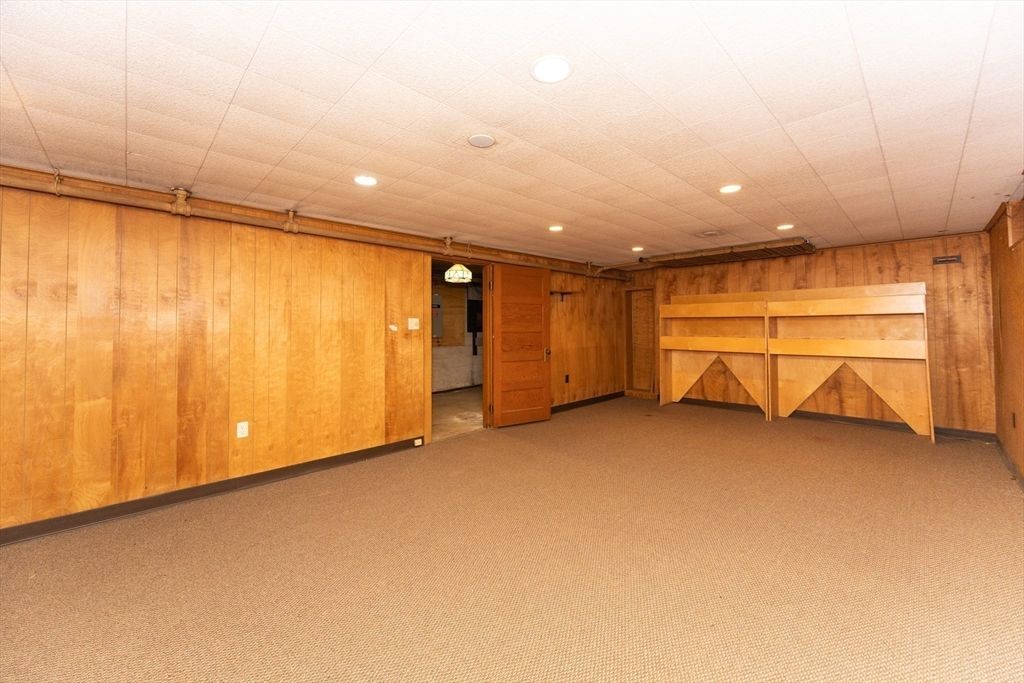 Empty room, Interior, Recessed Lighting, Wooden Walls