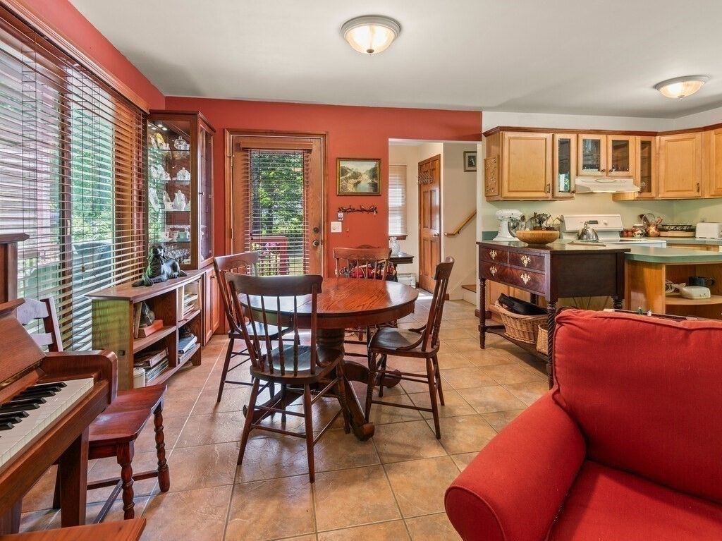Dining room, Interior, Kitchen, Piano