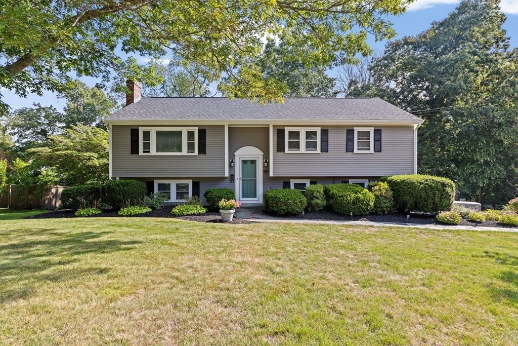 Backyard, Exterior, Facade, Raised Ranch