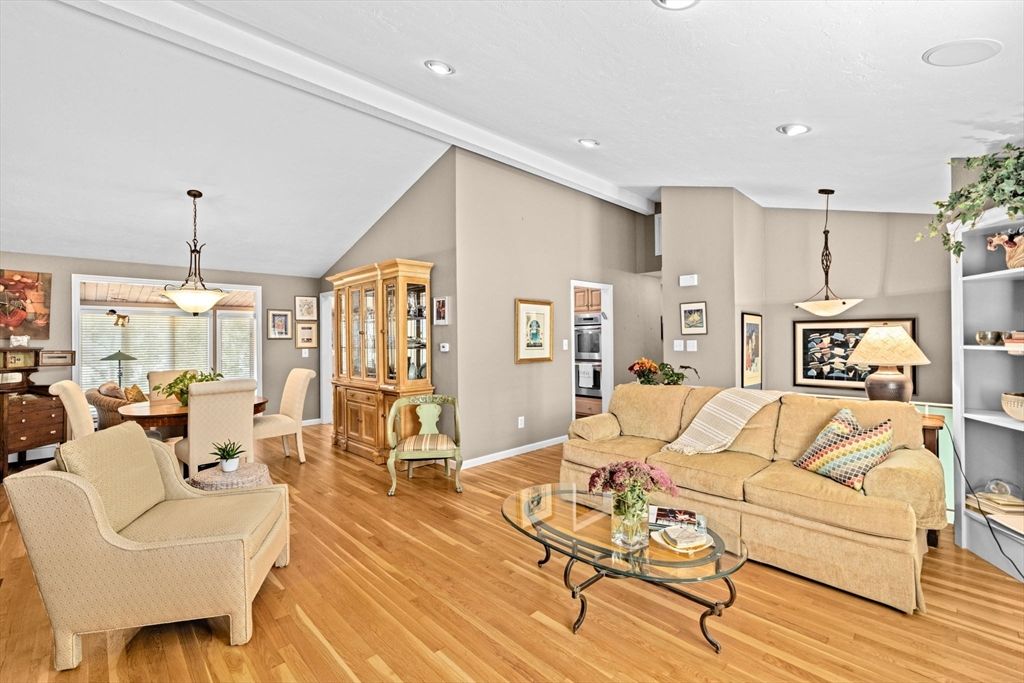 Dining room, Interior, Living room, Pendant Lights, Recessed Lighting, Wood Texture Flooring