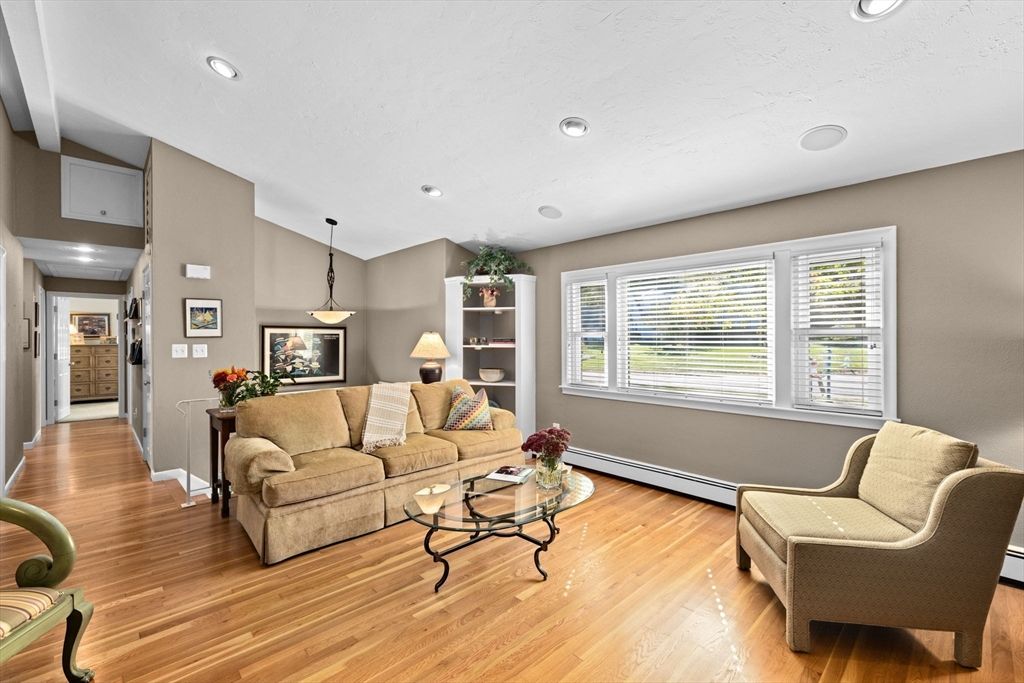Interior, Living room, Pendant Lights, Recessed Lighting, Wood Texture Flooring