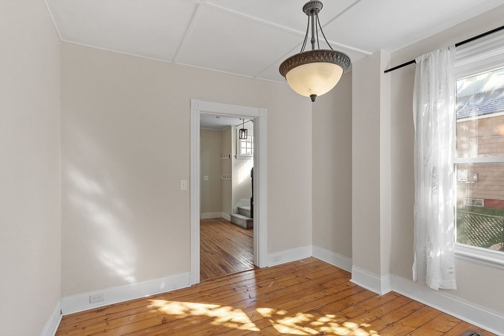 Empty room, Interior, Pendant Lights, Wood Texture Flooring