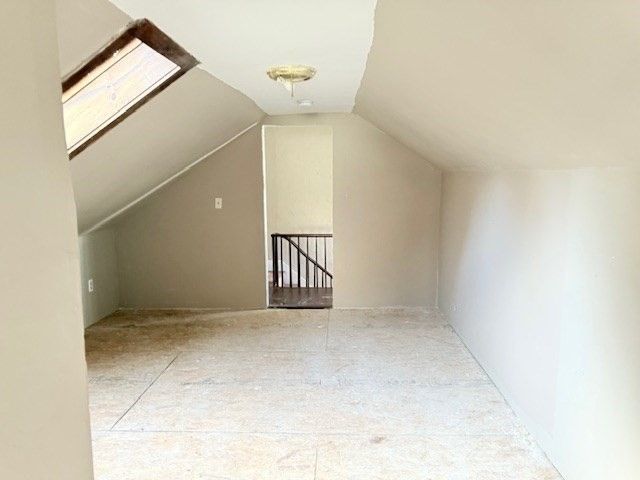 Empty room, Interior