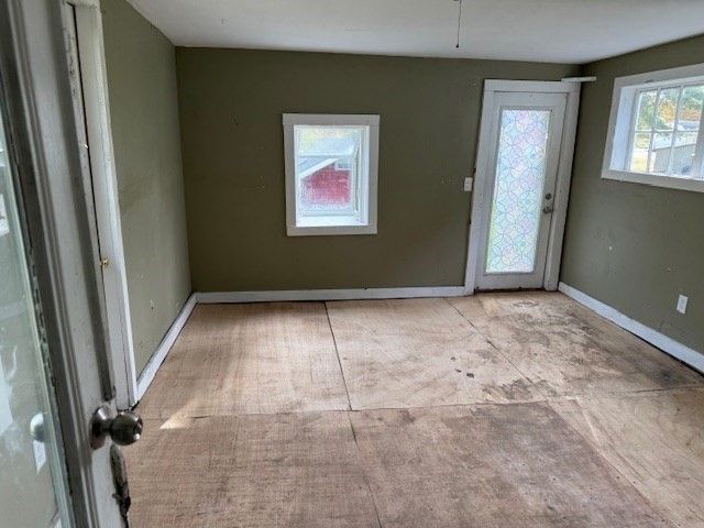 Empty room, Interior